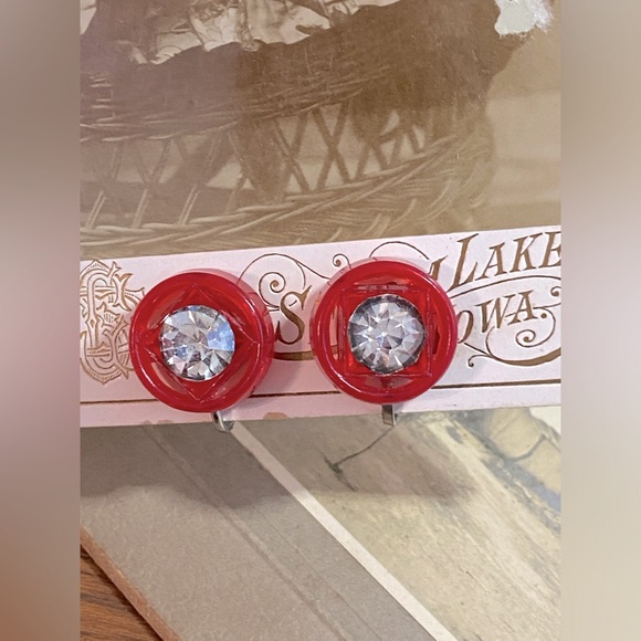 Vintage Early Plastic Red Lucite and Rhinestone Screw Back Earrings - Picture 4 of 8